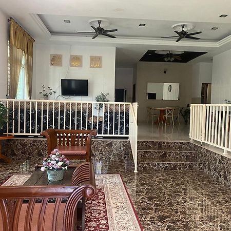 Leissa Homestay Ayer Hitam Esterno foto